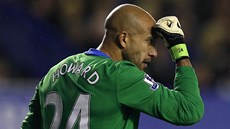 TO JE NA HLAVU. Tim Howard, gólman Evertonu, gestikuluje v zápase proti