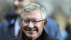 ŠŤASTNÝ SIR. Alex Ferguson, trenér Manchesteru United, si užívá vydřeného ŠŤASTNÝ SIR. Alex Ferguson, trenér Manchesteru United, si užívá vydřeného