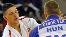 eský judista Luká Krpálek v zápase proti Gáboru Vérovi z Maarska.