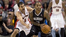 José Calderón z Toronta atakuje Jameera Nelsona z Orlanda. José Calderón z Toronta atakuje Jameera Nelsona z Orlanda.