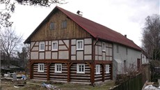 Současný vzhled domu. Rekonstrukce zatím stála majitele dva miliony korun. Současný vzhled domu. Rekonstrukce zatím stála majitele dva miliony korun.
