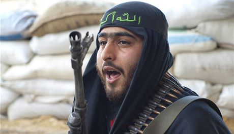 Bojovník Syrské osbobozenecké armády v Damaku (15. listopadu 2012)