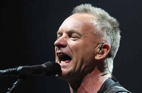 Zpvák Sting pi koncert v ostravské EZ Arén. (19.11.2012)