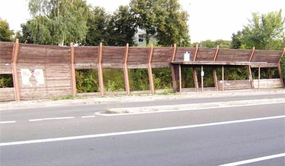 Rozebraná protihluková stna v Obrnicích na Mostecku