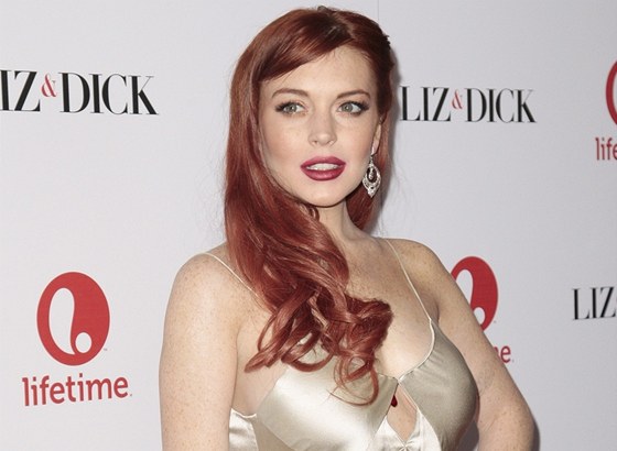 Lindsay Lohanová na premiée filmu Liz & Dick