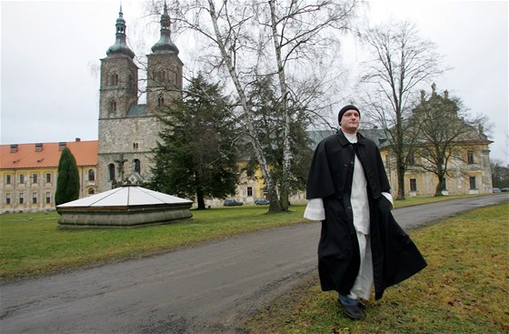 Jedním z ád, které pozemkový úad nechal provit, je i kanonie premonstrát z Teplé.