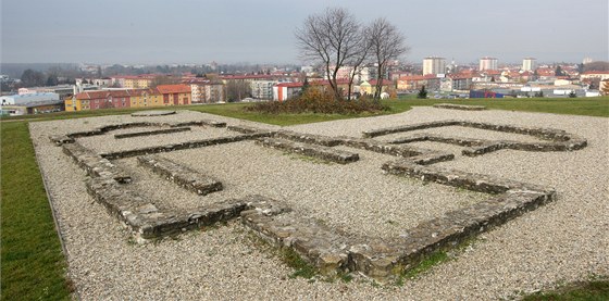 Místo nad Uherským Hraditm, kde leí základy velkomoravského kostela, zaije za pár týdn velkolepé oslavy.