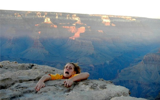 Fotovtípek Samanthy Buschové z Grand Canyonu se stal hitem internetu.