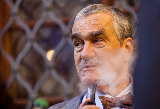 Karel Schwarzenberg se domnívá, e esko míí na periferii Evropy.