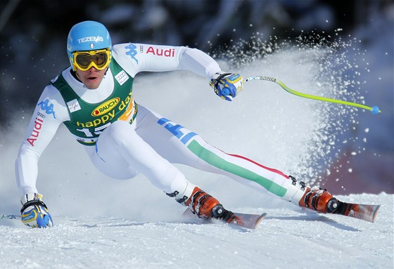 Italský lya Christof Innerhofer sjídí tra super-G v Lake Louis. 