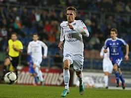 TREFIL SE. Milan Kerbr ze Slovácka otevel skóre v zápase s Olomoucí.