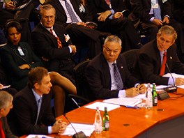 Summit NATO v Praze. Tony Blair, Collin Powell, George Bush, Condoleezza...