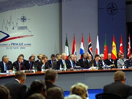 Summit NATO v Praze. (2002)