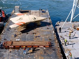 Nakldn letounu X-47B na palubu letadlov lodi