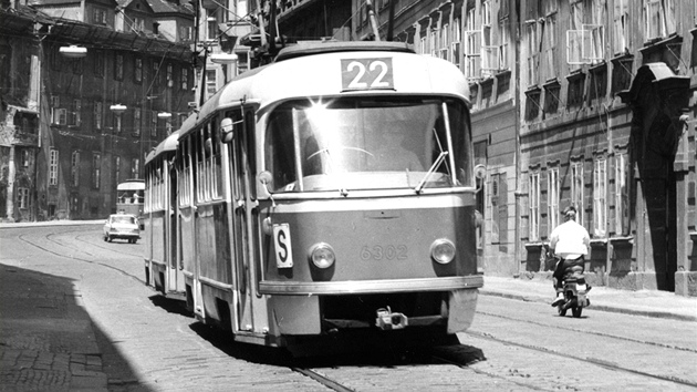 Ttrojka na lince slo 22 vKarmelitsk ulici kolem roku 1973.