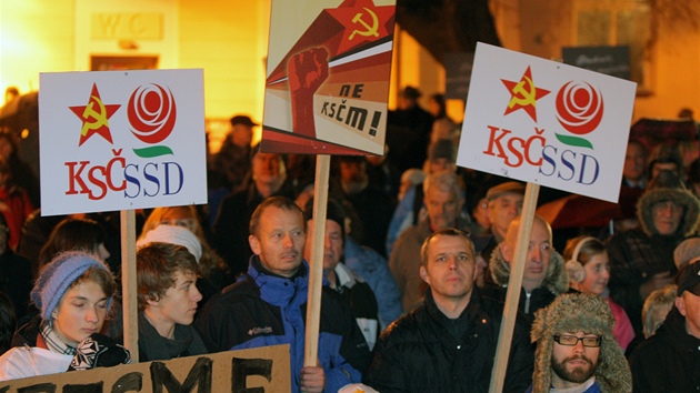 U druhou demonstraci proti obsazen veden odboru kolstv lenkou KSM svolali studenti teboskho gymnzia na eskobudjovick Piaristick nmst. 