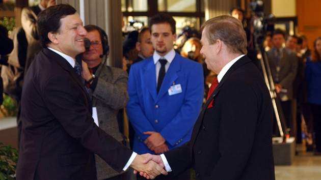 Summit NATO v Praze. Prezident Václav Havel a španělský premiér José Manuel Barroso