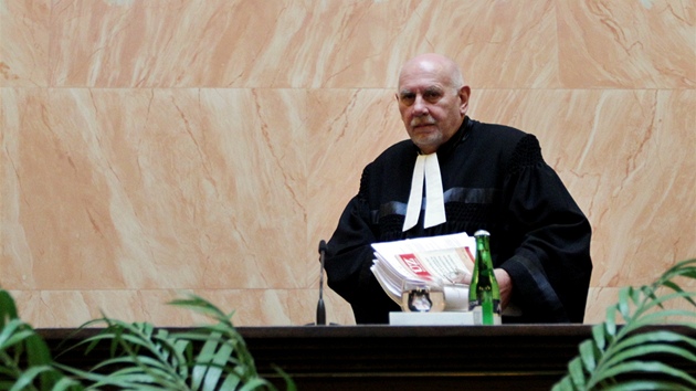 Pedseda stavnho soudu Pavel Rychetsk na jednn o vldnch reformch (27. listopadu 2012)