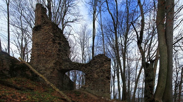 Zbytky vstupn brny hradu Oheb