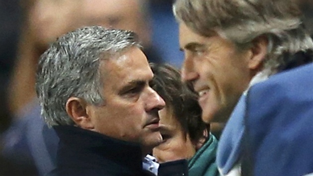 JIANT TRENI VELKOKLUB. Portugalec Jos Mourinho z Realu Madrid (vlevo) a Ital Roberto Mancini z Manchesteru City.