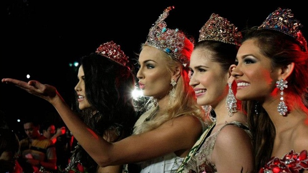 eka Tereza Fajksov na Miss Earth 2012