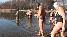 V Plzni se do studených vod Velkého boleveckého rybníku vrhlo 120 otuilc.
