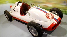 edesát historických aut lze vidt v kopivnickém muzeu Tatra.