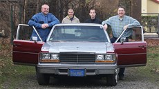 Cadillac Seville 1977 po renovaci klienty Slezské diakonie v eském Tín.