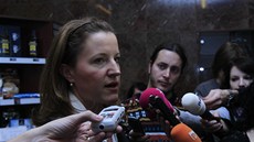 Vicepremiérka Karolína Peake po jednání vedení strany LIDEM oznamuje, že její Vicepremiérka Karolína Peake po jednání vedení strany LIDEM oznamuje, že její