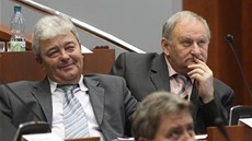 Zdeněk Dobrý i Jan Slámečka (zleva) mají důvod k úsměvu. Uhájili své štědře Zdeněk Dobrý i Jan Slámečka (zleva) mají důvod k úsměvu. Uhájili své štědře