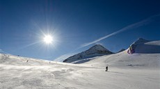 Ledovcová paráda. V pozadí vrchol Olperer, 3 476 m Ledovcová paráda. V pozadí vrchol Olperer, 3 476 m