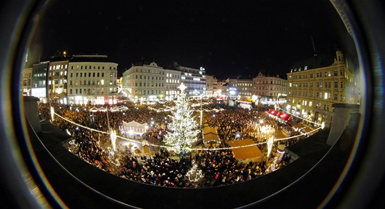 Slavnostní rozsvícení vánoního stromu na námstí Svobody v centru Brna (30.