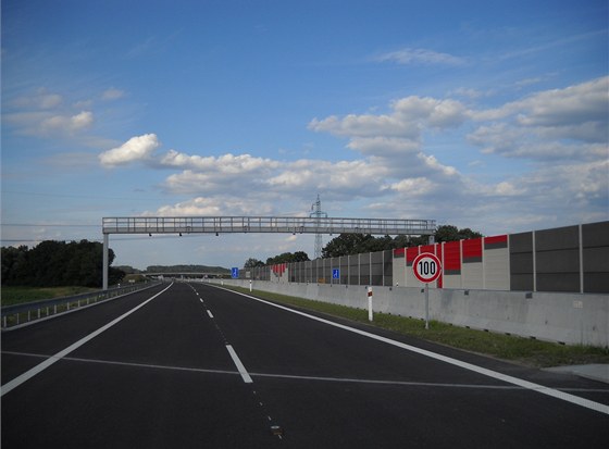estikilometrový úsek dálnice D1 z Bohumína na státní hranici s Polskem, kde na