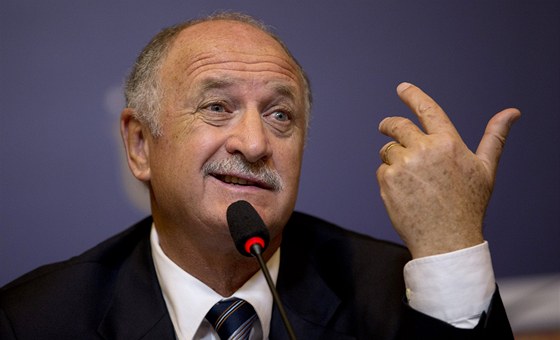 Trenér brazilské fotbalové reprezentace Luiz Felipe Scolari na tiskové