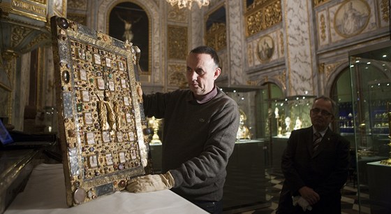 Svatovítský poklad v kapli svatého Kíe na Praském hrad - relikviáová deska