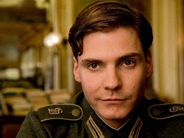 Daniel Brhl filmu Hanebn pancharti