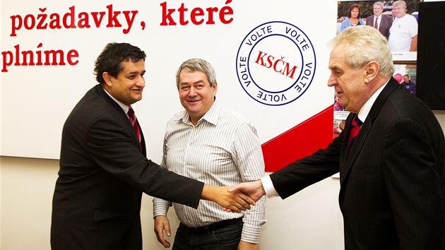 Prezidentský kandidát Milo Zeman (vpravo) piel vyjednávat o podpoe