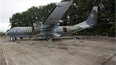 CASA C-295M Armády R na Dnech NATO 2012 s oteveným nákladním prostorem a...