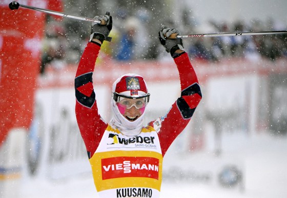 SUVERÉNNÍ VÍTZKA. Norská bkyn na lyích Marit Björgenová ovládla v Kuusamu