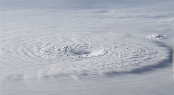 Pohled na tajfun Bopha z Mezinárodní vesmírné stanice (2. prosince 2012)