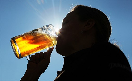 Vypocené minerály vám v horku doplní i pivo. Sáhnte ale po nealkoholické verzi