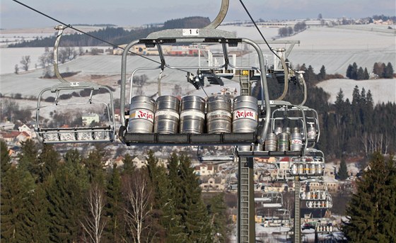 Prvními pasaéry nové lanovky v Lukách nad Jihlavou byly sudy piva.