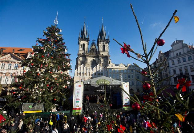 První adventní víkend odstratoval tradiní trhy na Staromstském námstí.