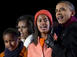 Barack Obama s celopu rodinou pi rozsvcen americkho nrodnho vnonho...