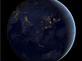 Noní pohled z vesmíru na Asii. Do tmy hnou velkomsta pekotn rostoucí íny...