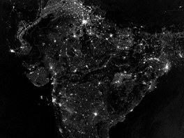 Satelitní snímek Indie je vlastn mapou osídlení. Výrazné svtelné body pesn...