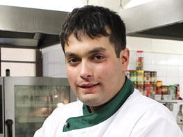 Dvaadvacetilet kucha Mirek Mikl pracuje v jihlavsk Radnin restauraci.