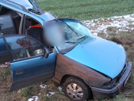 Nehoda na silnici I/11 u Obdovic na Hradecku. (5. 12. 2012) 