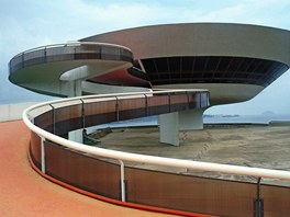 Niteroi - Muzeum moderního umní - nabízí nádherný výhled na Rio, svým tvarem...