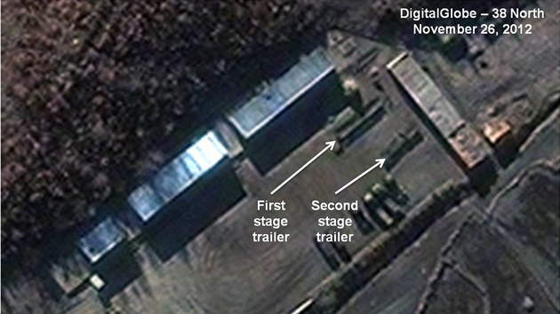 Soustky rakety KLDR na odpalovac ramp v Sohe (26. listopadu 2012)